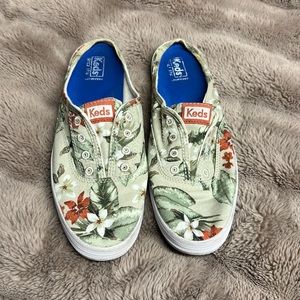 Green flower print slip on keds size 8.5